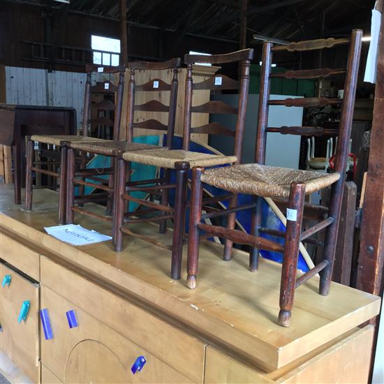 4 Elm country chairs(-)
